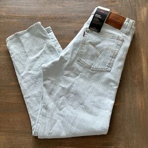 NWT | Levi’s Premium Wedgie Straight | 30x28 | Light Wash